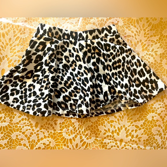 Leopard Skirt: 2T ⭐️ - Picture 5 of 5